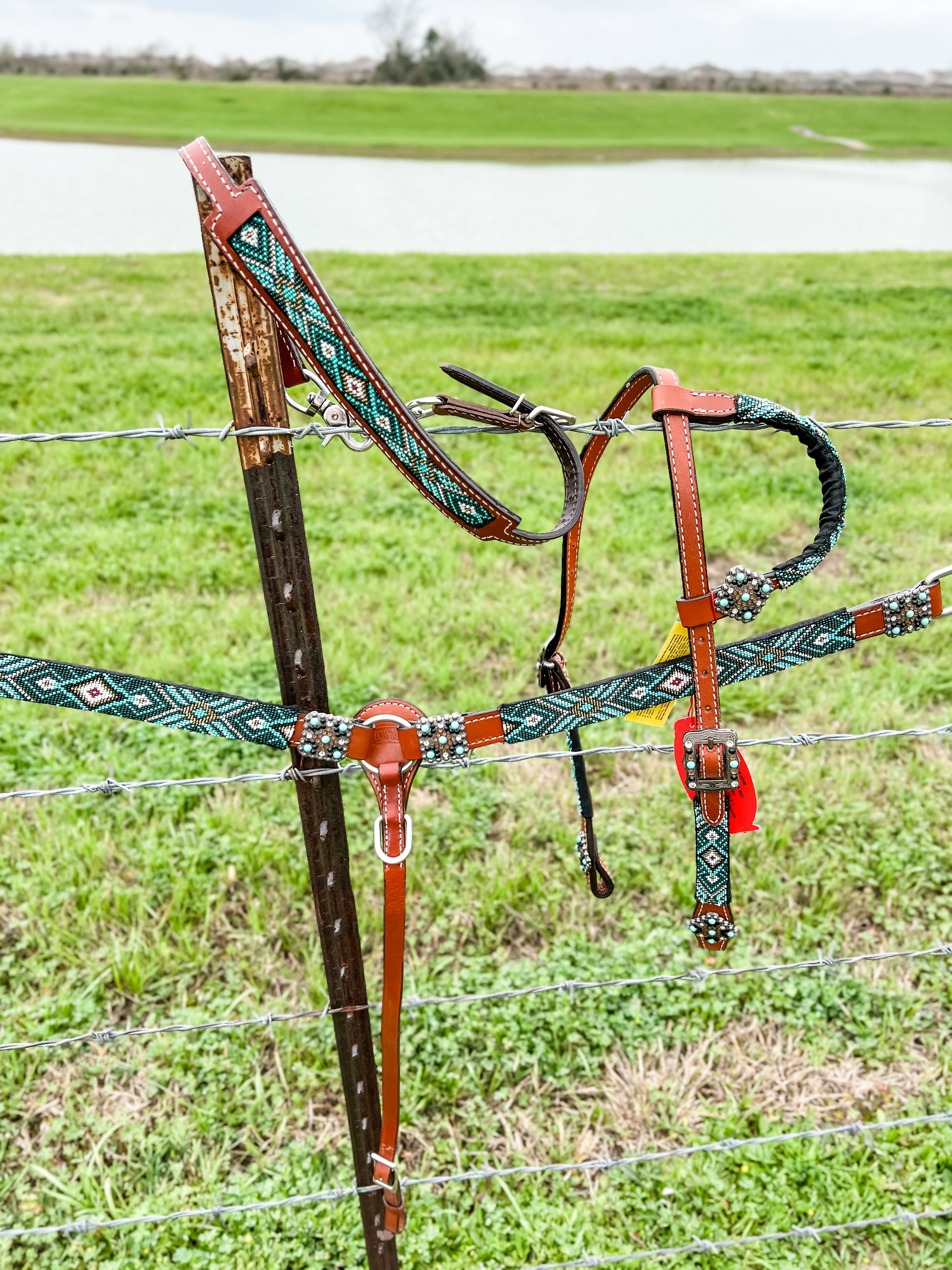 Southwest style beaded overlay with black, turquoise, and white beads. This tack set is accented with silver conchos with black & turquoise beads as well as on the buckles. Included is a single ear headstall, breast collar, wither strap, and contest reins.