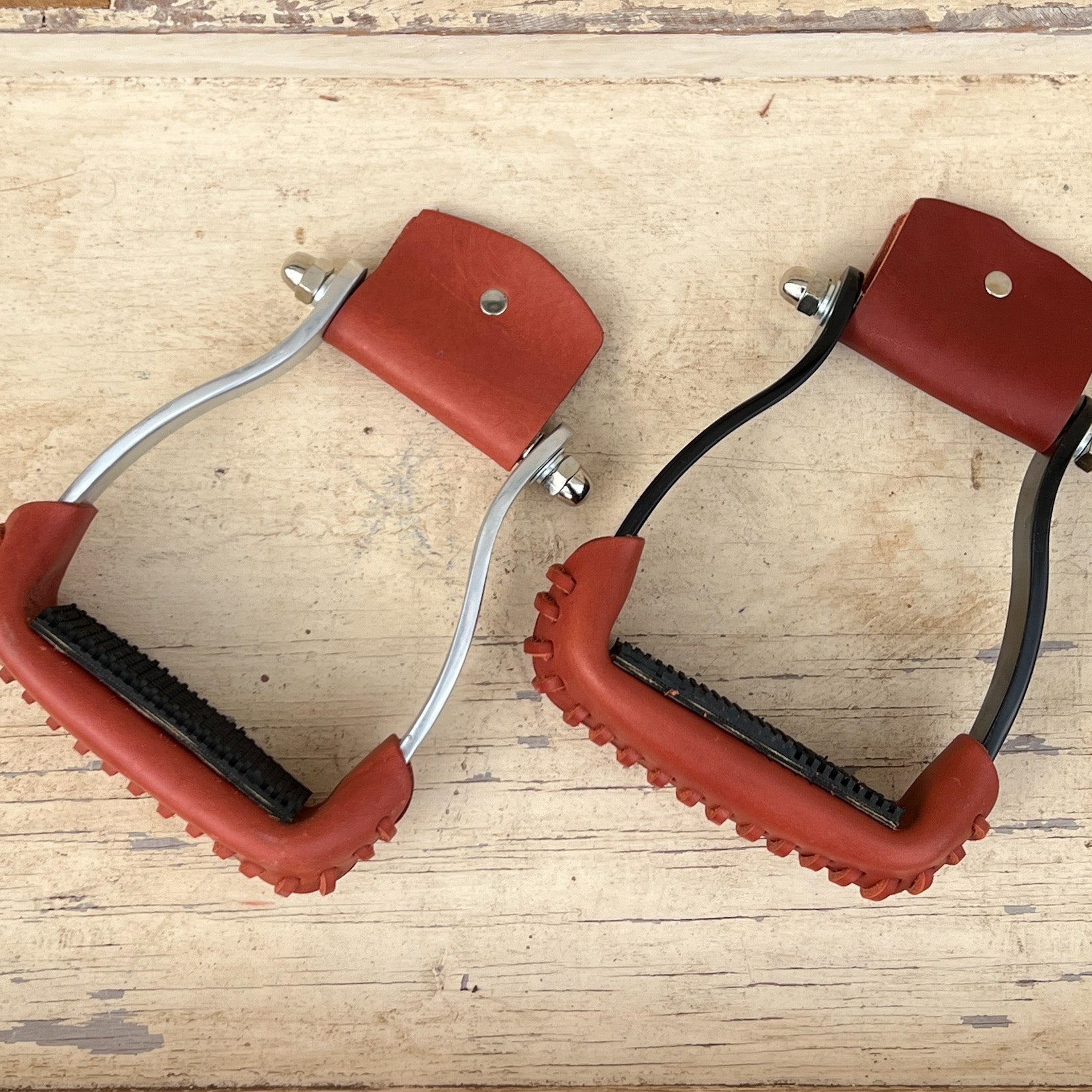 AJ Tack Aluminum Barrel Racing Stirrups - Thumbnail 5