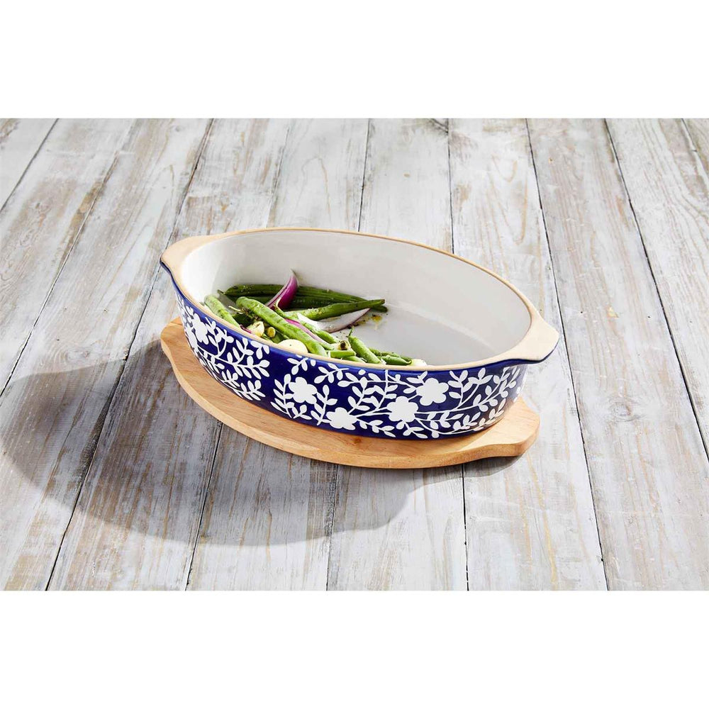 baking dish with Blue with white flowers and a wooden lid 