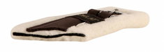 A cross section view of the deluxe woolback cinch with a fleece core and wool outer